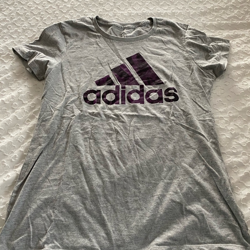 Medium Comfty Adidas T-Shirt